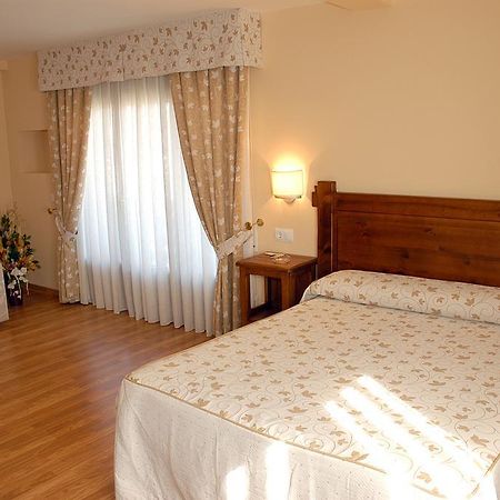 Aparthotel Tres Caminos Grao Habitación foto