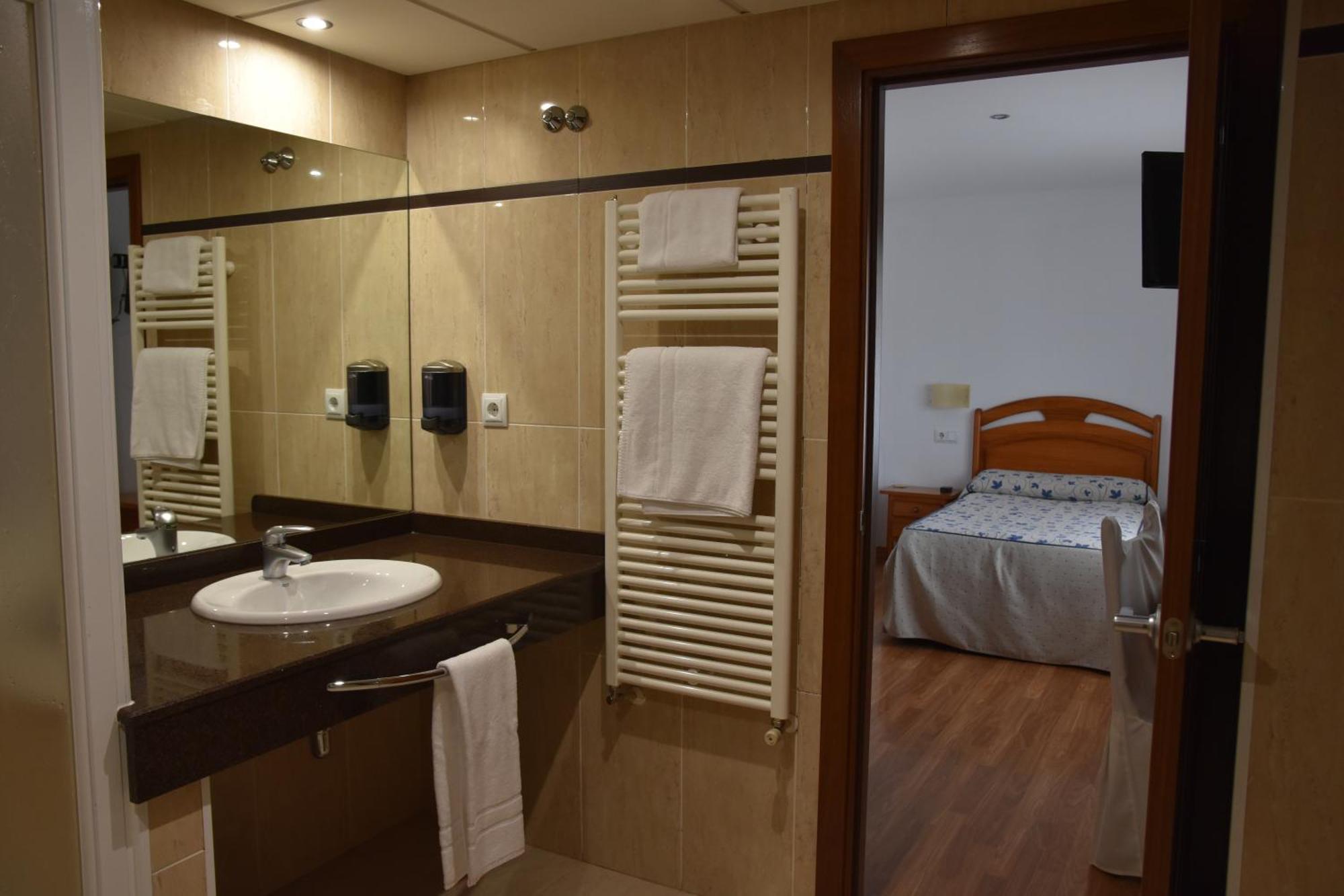 Aparthotel Tres Caminos Grao Exterior foto