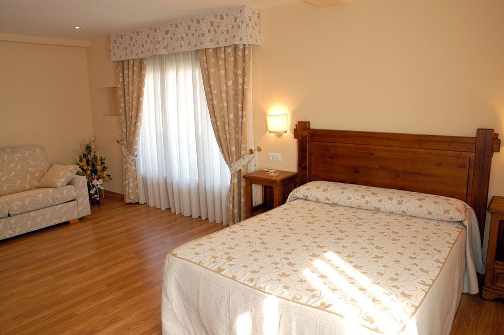Aparthotel Tres Caminos Grao Habitación foto